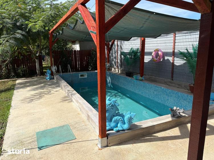 Casă cu 4 camere decomandat cu Canalizare în Sărățeni
