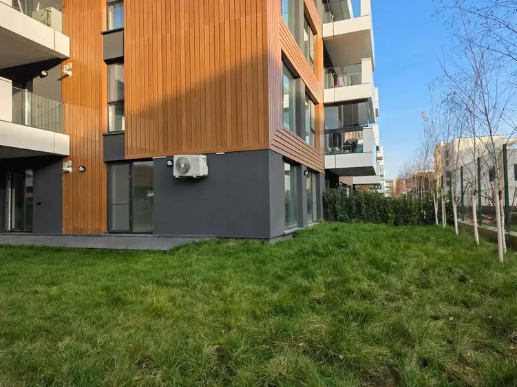 Apartament cu 4 camere decomandat în Titan