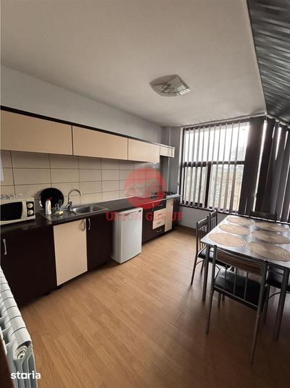 Casă cu 8 camere cu Teren 200 Mp în Central