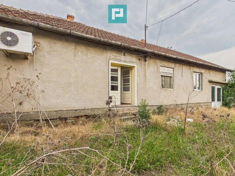 Casă cu 6 camere cu Teren 1556 Mp în Șiria