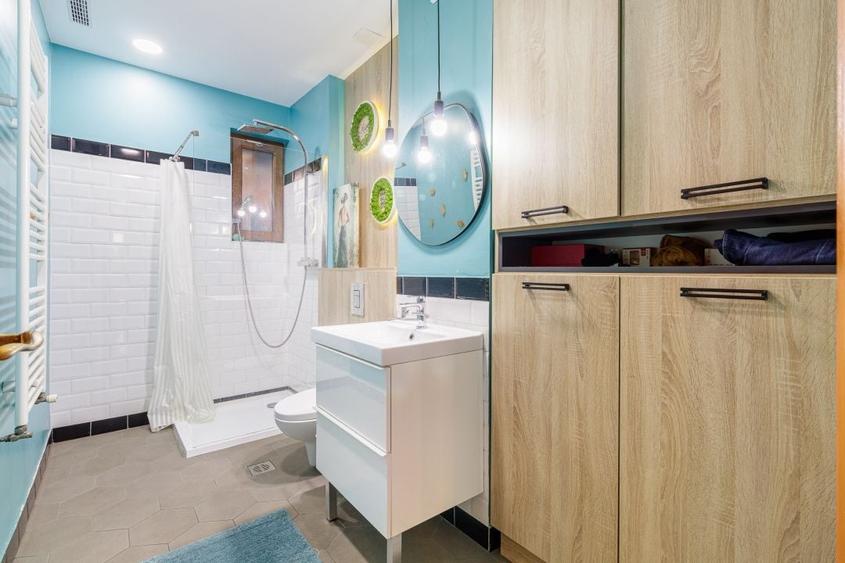 Apartament cu 4 camere semidecomandat, mobilat în Parcul Carol