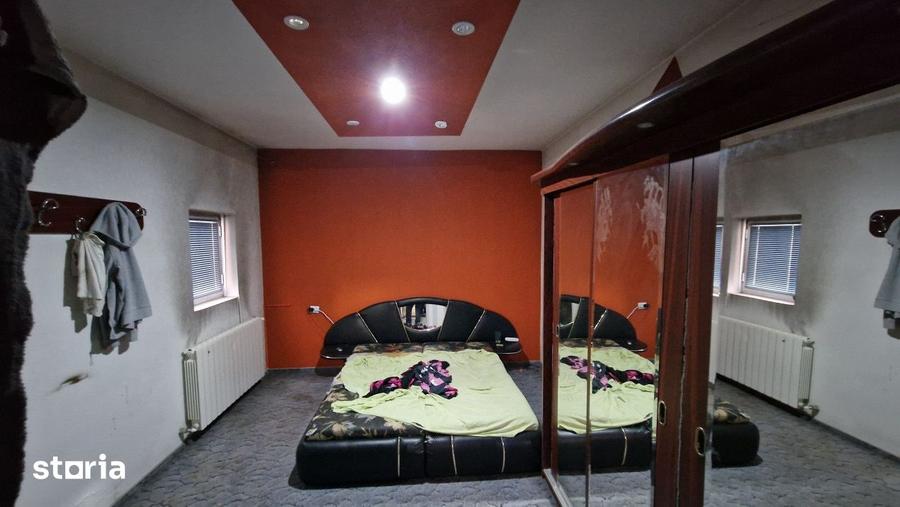 Casă cu 8 camere cu Teren 200 Mp în Sălaj