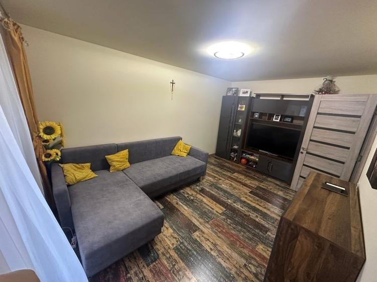 Apartament decomandat, 2 camere și balcon închis, etaj 4  zona Dâmbovița - 1