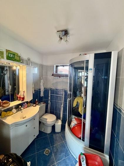 Casă / Vilă cu 4 camere de vânzare - 6