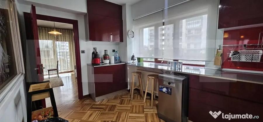 Apartament cu 4 camere semidecomandat, mobilat în Central