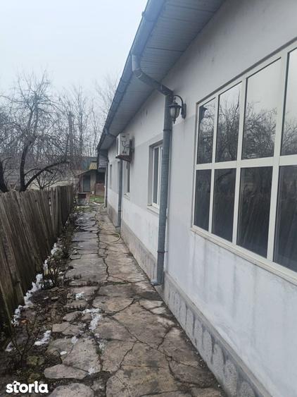 Casa de vanzare cu garaj ?i 3 camere in Craiova - 1