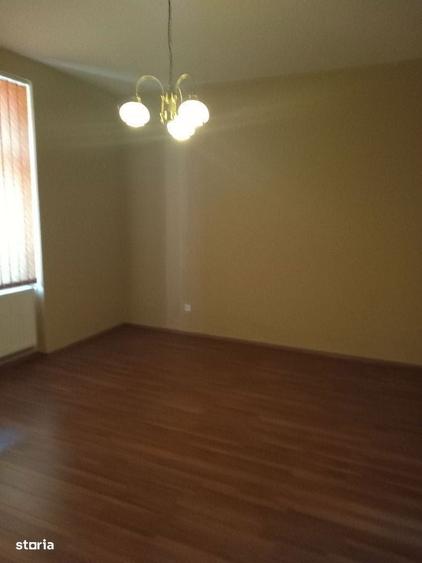 Casa cu etaj,cu garaj, D+P+E+M,611 mp, teren 371 mp,Central - 11