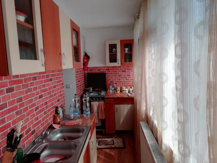 300 Euro Apartament 3 Camere Decomandat Tomesti - 2