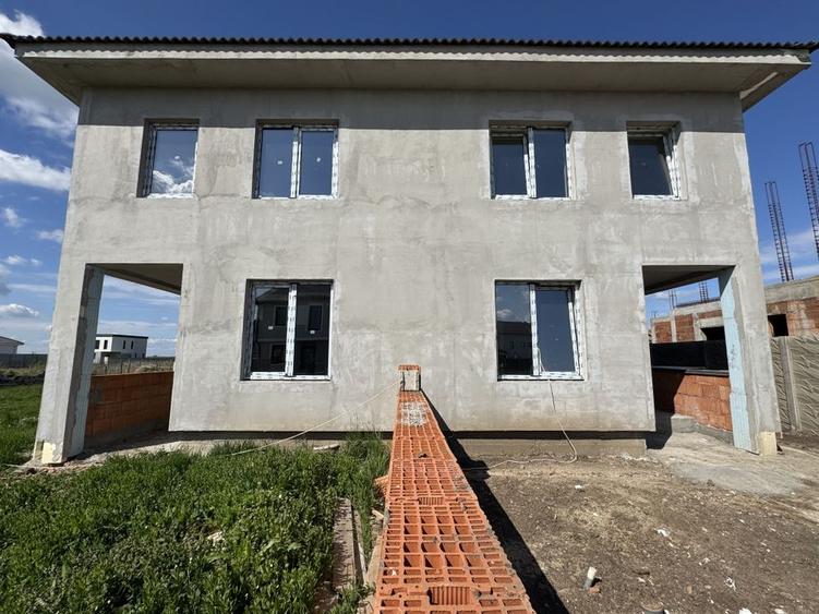 Sacalaz, 1/2 Duplex pe Etaj, 4 Camere,2 Bai,Terasa Acoperita - 1