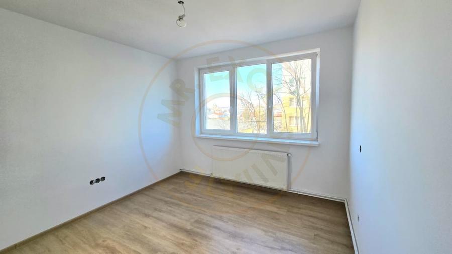 De vânzare Apartament 2 camere Luceafărul Satu Mare - 1