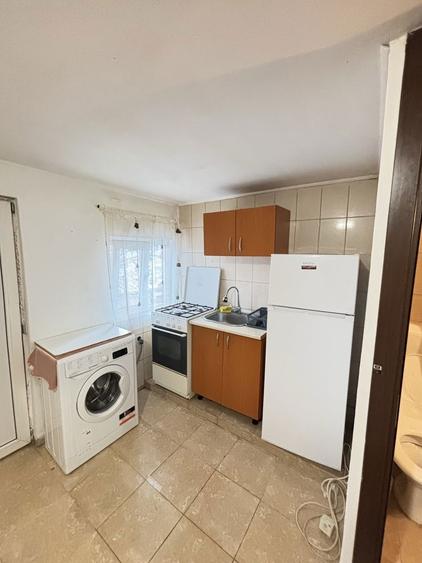 Inchiriez garsoniera - 2