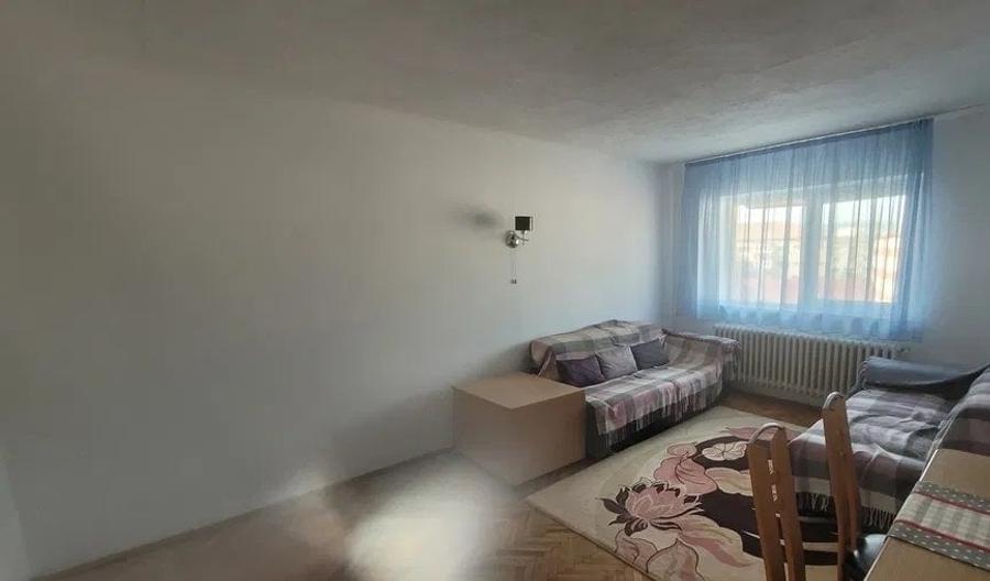 Aparatament 3 camere  decomandat , zona  Cetate - 1