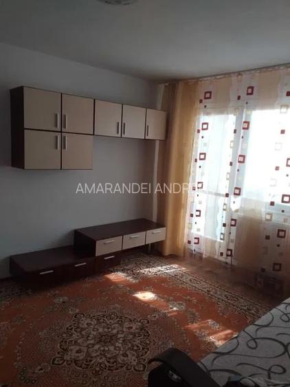 Apartament cu 2 camere, etajul 3/4 zona Podu Ros Apartament cu 2 camere, etajul 3/4 zona Podu Ros