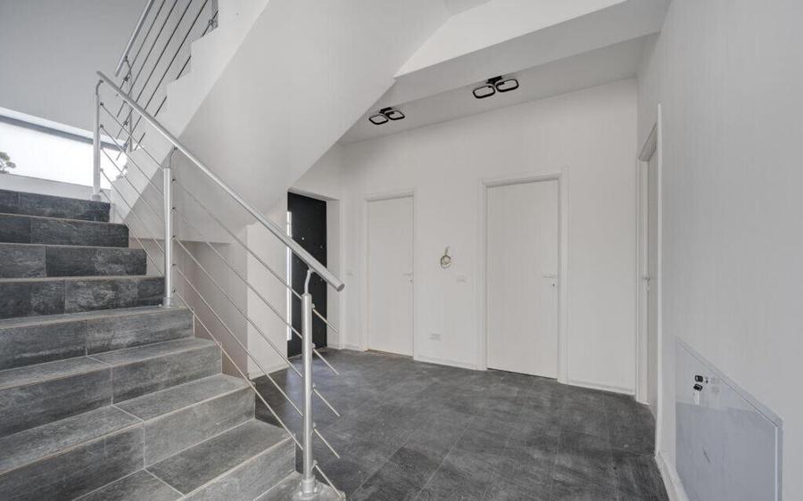 Casa moderna 3 dormitoare,140m2,living generos, loc - 13