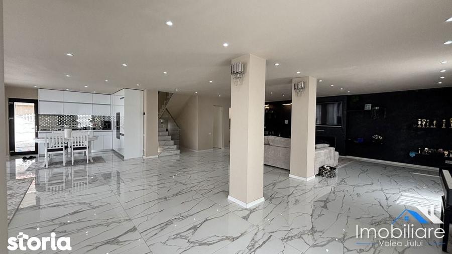 Casa / Pensiune exclusivista - Petrila (Bratianu) | 4 camere cu baie - 15