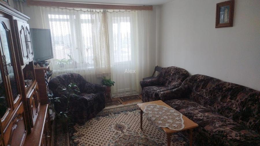 Persoana fizica vand apartament 3 camere decomandate in Bacau,central