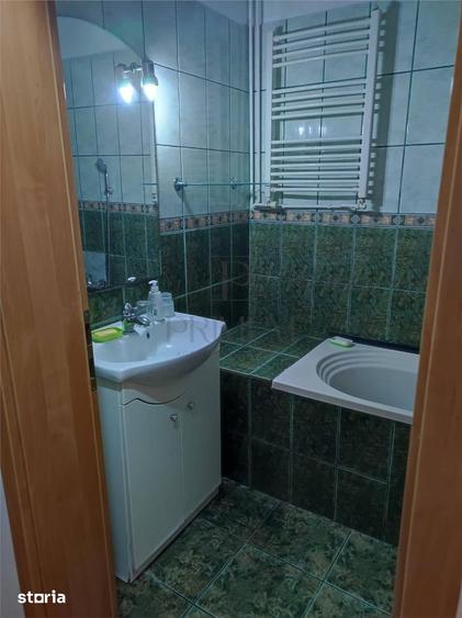 Apartament cu 4 camere decomandat în Lipovei
