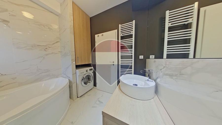 Apartament cu 3 camere semidecomandat, mobilat în Europa