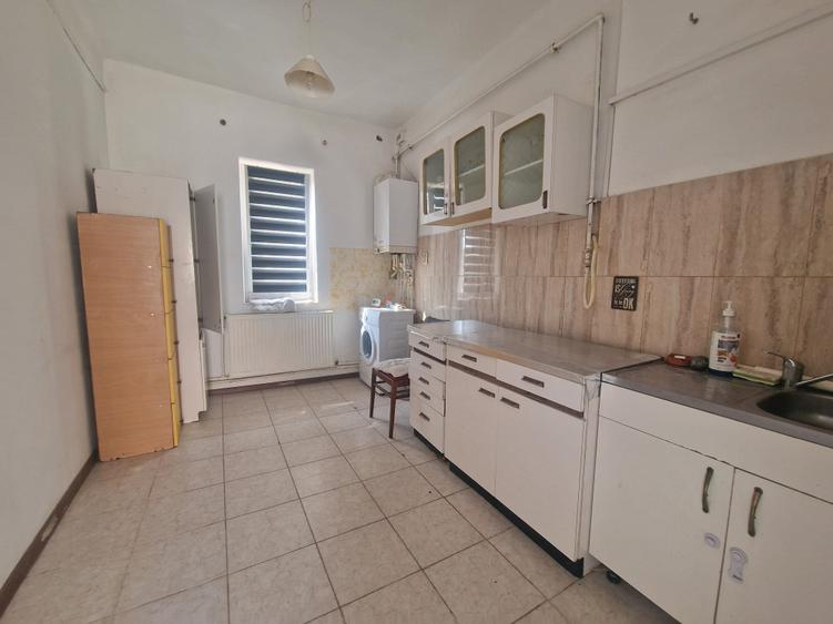 Trocadero - Casa 6 camere constructie caramida, deschidere la doua strazi - 14