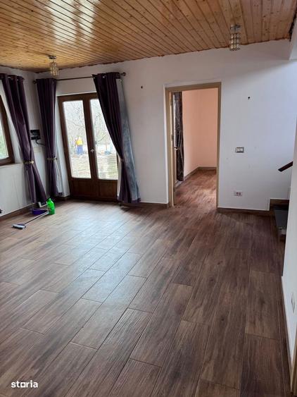 De vanzare casa spa?ioasa cu curte - 2