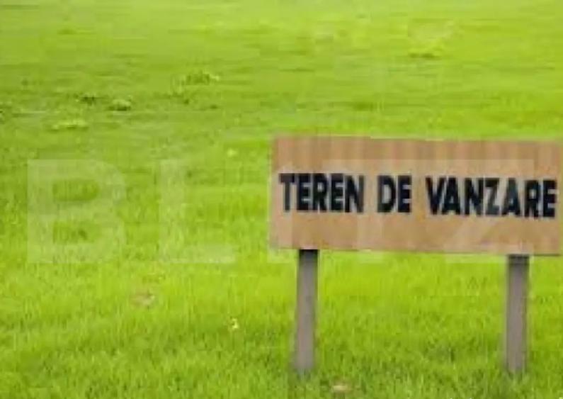 Teren extravilan , 2500 mp , zona de hale Mihoveni Suceava - 1