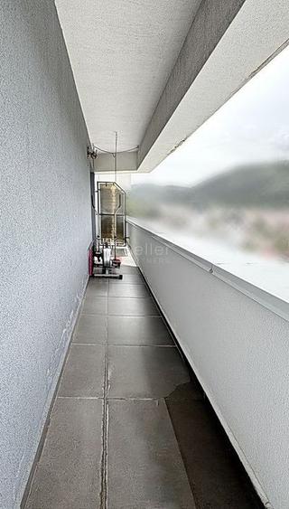 Priveliste Deosebita, Disponibil din 1 septembrie - 14