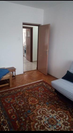 Inchiriez apartament 2 camere ,decomandat,ultracentral, langa Primarie - 1