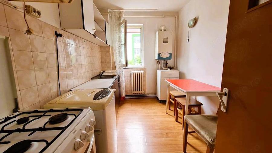 Apartament cu 3 camere semidecomandat în Central