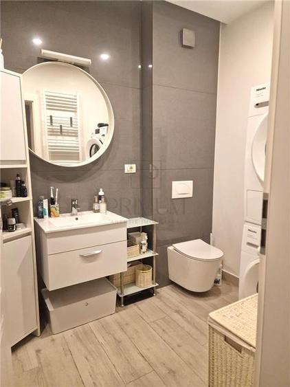 Apartament cu 3 camere decomandat în Girocului