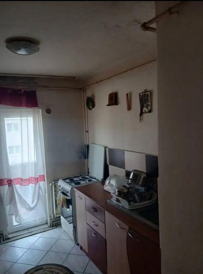 Vand apartament cu 2 camere decomandat Strada Oituz 3 - 5