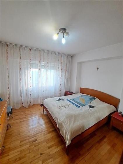 3 camere decomandat, centrala termica, etaj intermediar aproape de Complexul Stu - 4