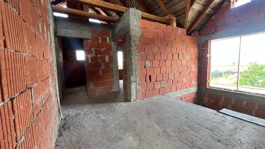 Vila la rosu intr o zona rezidentiala exclusivista Halchiu - 13