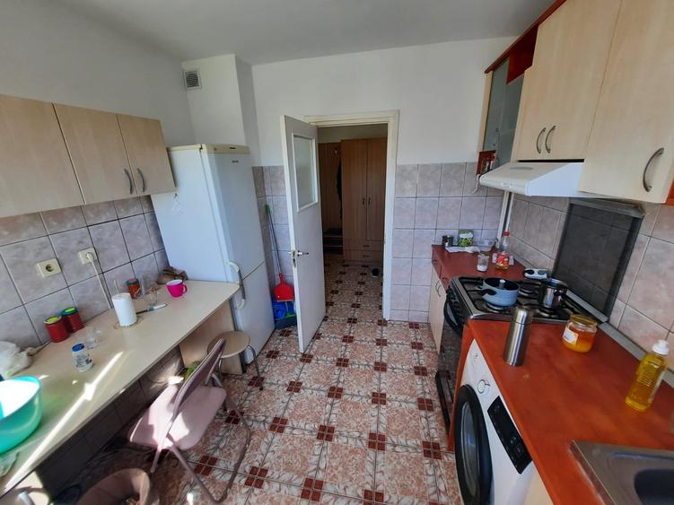 Apartament cu 3 camere, decomandat, etaj 5/10, zona Alexandru cel Bun - 1