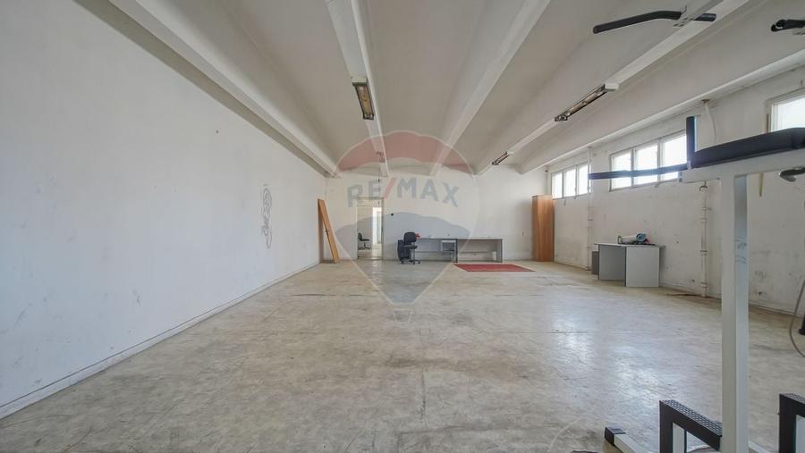 Spatiu comercial de 2,491mp de vanzare in zona Bartolomeu - 10