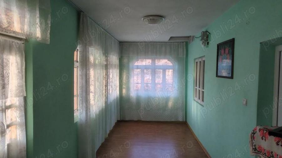Casa de vanzare cu teren, in centru Rosia de Amaradia, Gorj - 2