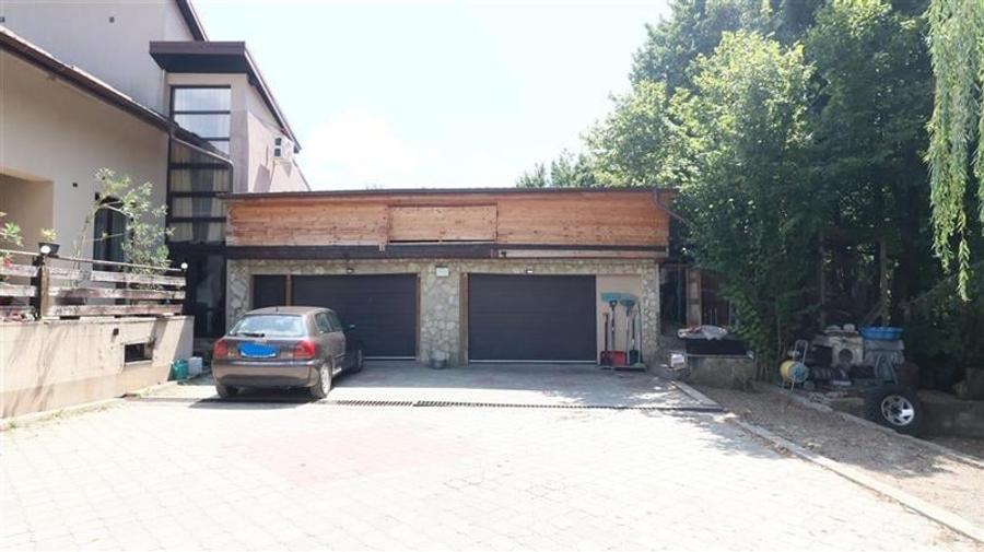 Vila individuala in Barnova 3 camere, 1000 mp teren, curte superba amenajata, ga - 18