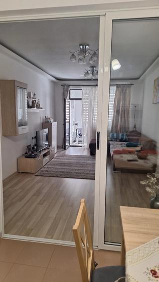 Apartament cu 3 camere decomandat în 13 Decembrie