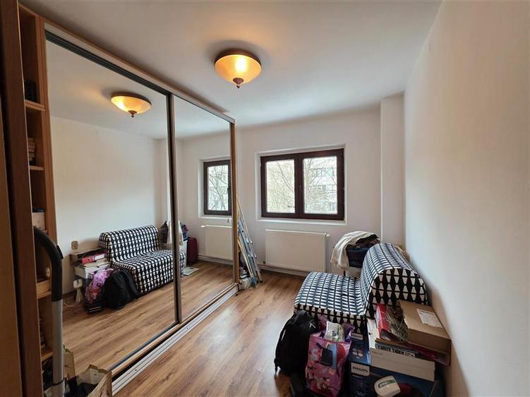 4 camere - centrala termica  -  parcare - Crangasi - 8