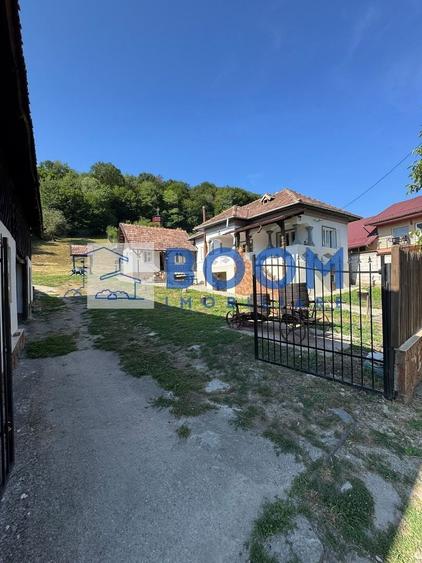 Casă individuală cu 3 camere cu Canalizare în Bujoreni