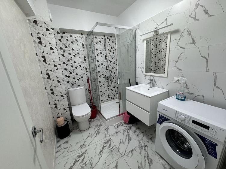 Apartament cu 3 camere decomandat în Exterior Vest