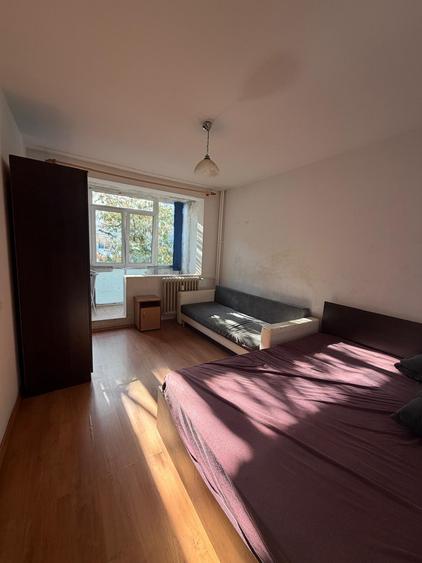Apartament cu 3 camere semidecomandat în Drumul Taberei