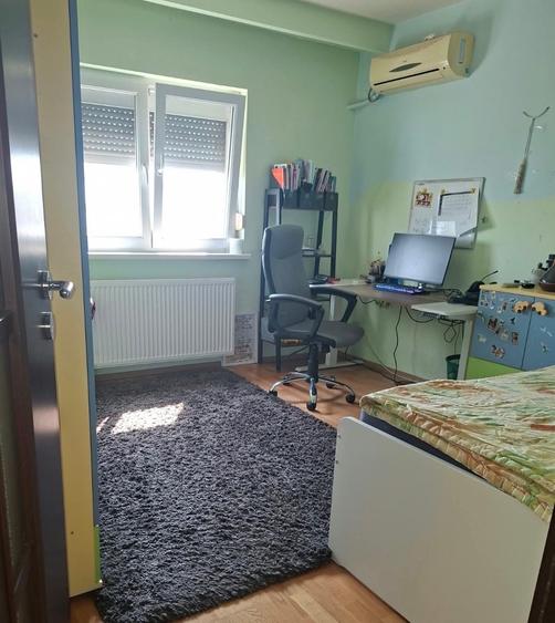 Apartament cu 4 camere în Vitan Mall