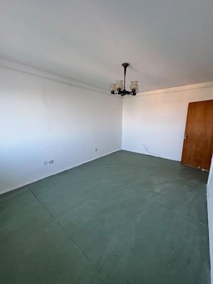 Apartament cu 3 camere decomandat în Drumul Taberei