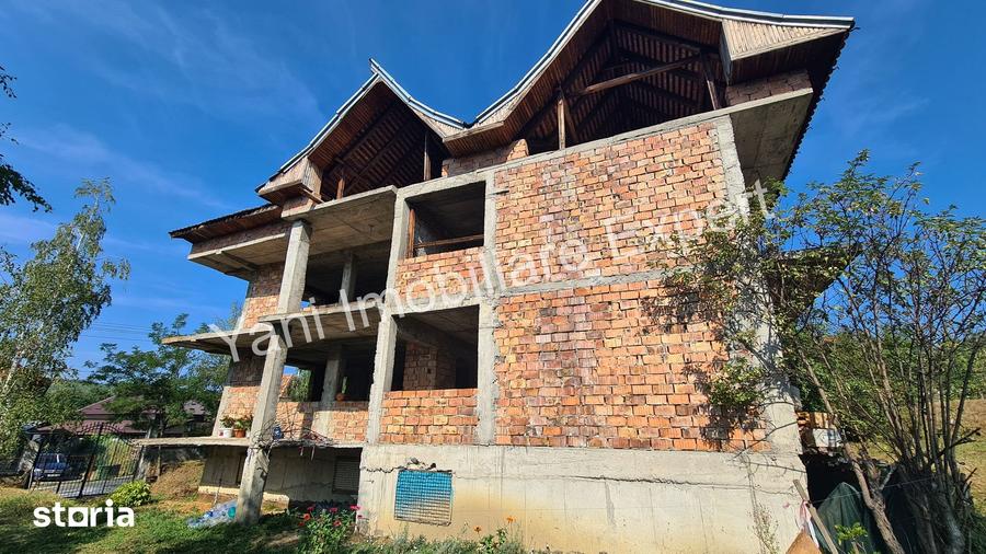 Casă cu 4 camere cu Teren 1000 Mp în Valea Danului