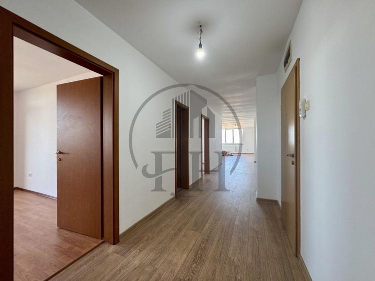 Apartament cu 3 camere decomandat în Sud