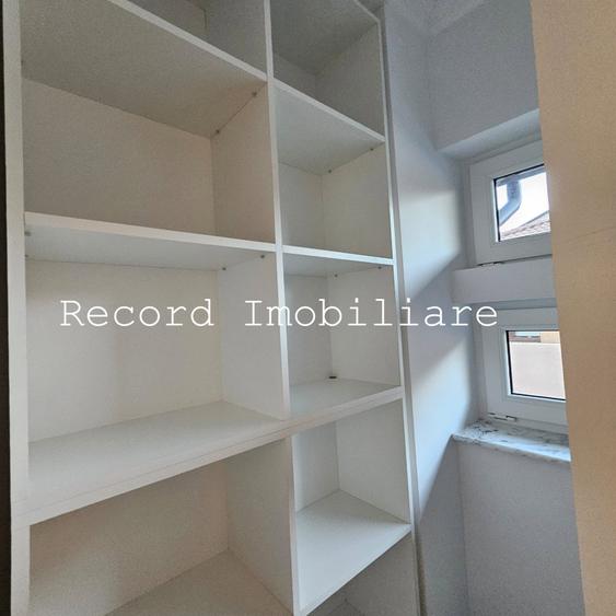Duplex cu 5 camere cu Canalizare în Florești
