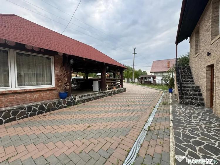Casă cu 7 camere cu Teren 2500 Mp în Sucevița
