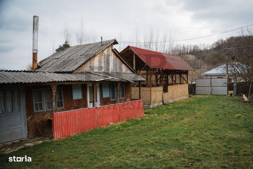 Casă cu 4 camere cu Teren 3358 Mp în Strugari