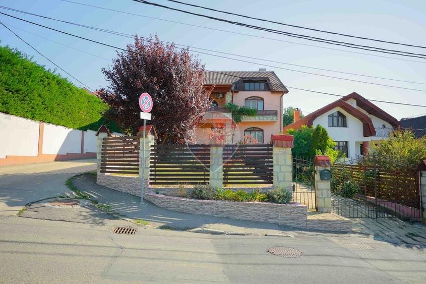 Casă individuală cu 5 camere cu Teren 514 Mp în Spitalul Județean