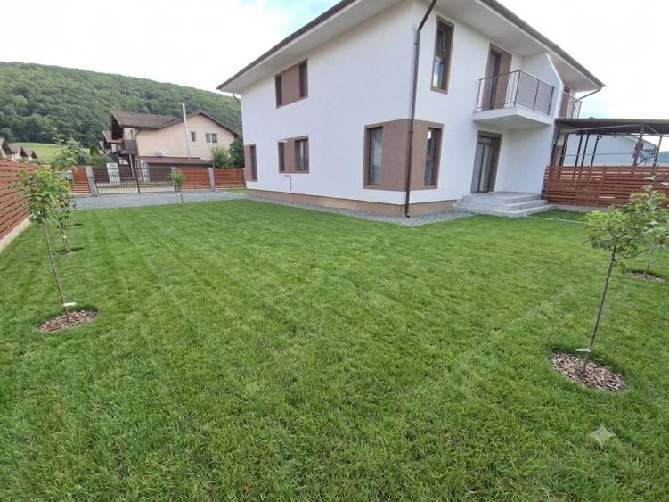 Duplex cu 5 camere cu Canalizare în Gilău